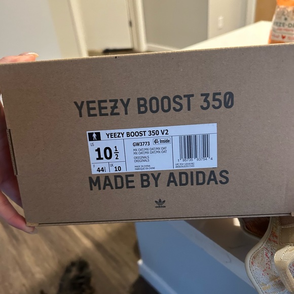 Yeezy Boost 350 v2 - Picture 6 of 7